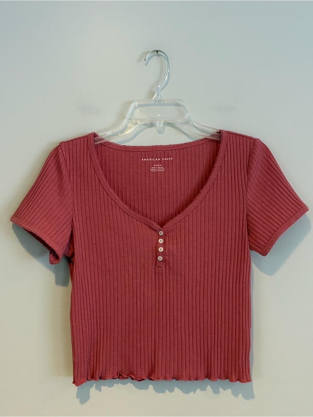 American Eagle Outfitters Ribbed Henley Crop Top in Dusty Rose Size M